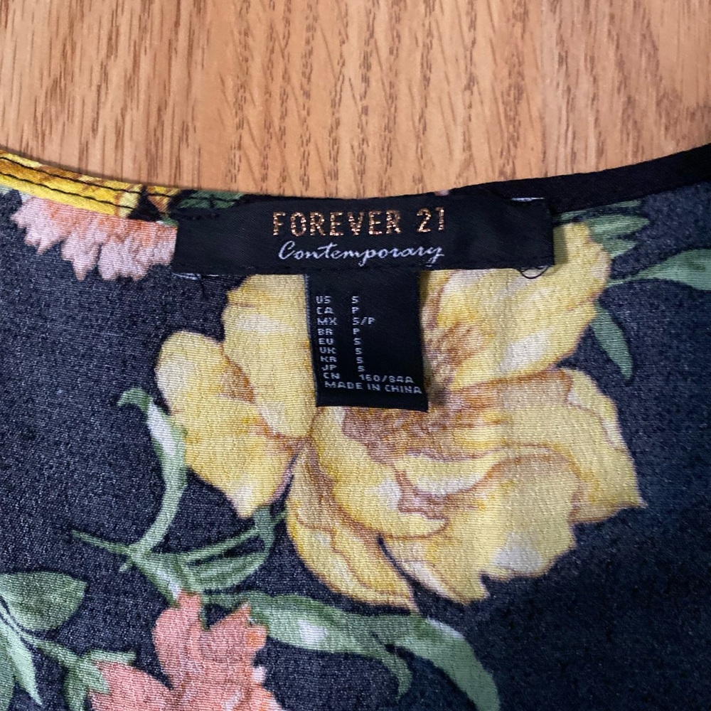 Forever 21 Floral Black and Yellow Women's Wrap Dress Small - Picture 2 of 6